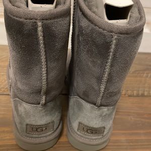Women’s Classic Short II Ugg boots size 9 in great condition!